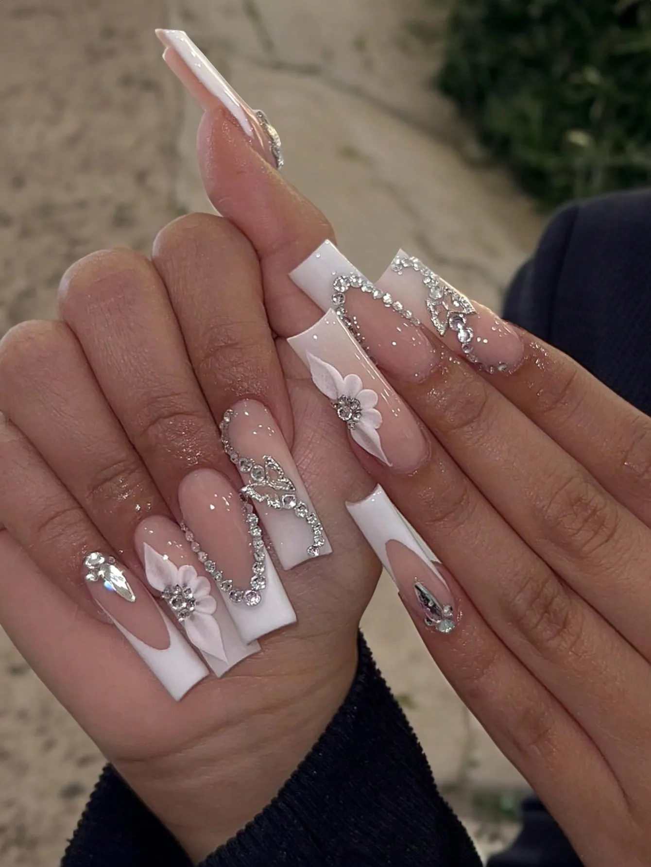 24pcs Rectangle Adhesive Nail Stickers, White French 3D Butterfly Crystal Decor, Camellia Pattern, White Ombre False Nails, Nail Art Supplies For Women And Girls
24pcs Rectangle Adhesive Nail Stickers, White French 3D Butterfly Crystal Decor, Camellia Pattern, White Ombre False Nails, Nail Art Supplies For Women And Girls