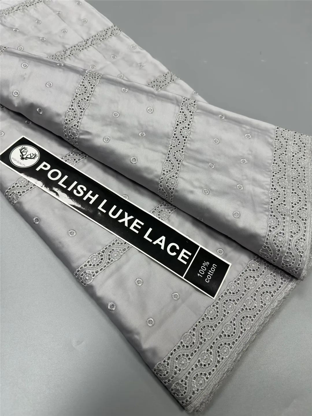 New 5 Yards African 100% Cotton Polish Satin Fabric High Quality Smooth Swiss Voile Lace Material For Men Dubai Style 17A22
New 5 Yards African 100% Cotton Polish Satin Fabric High Quality Smooth Swiss Voile Lace Material For Men Dubai Style 17A22