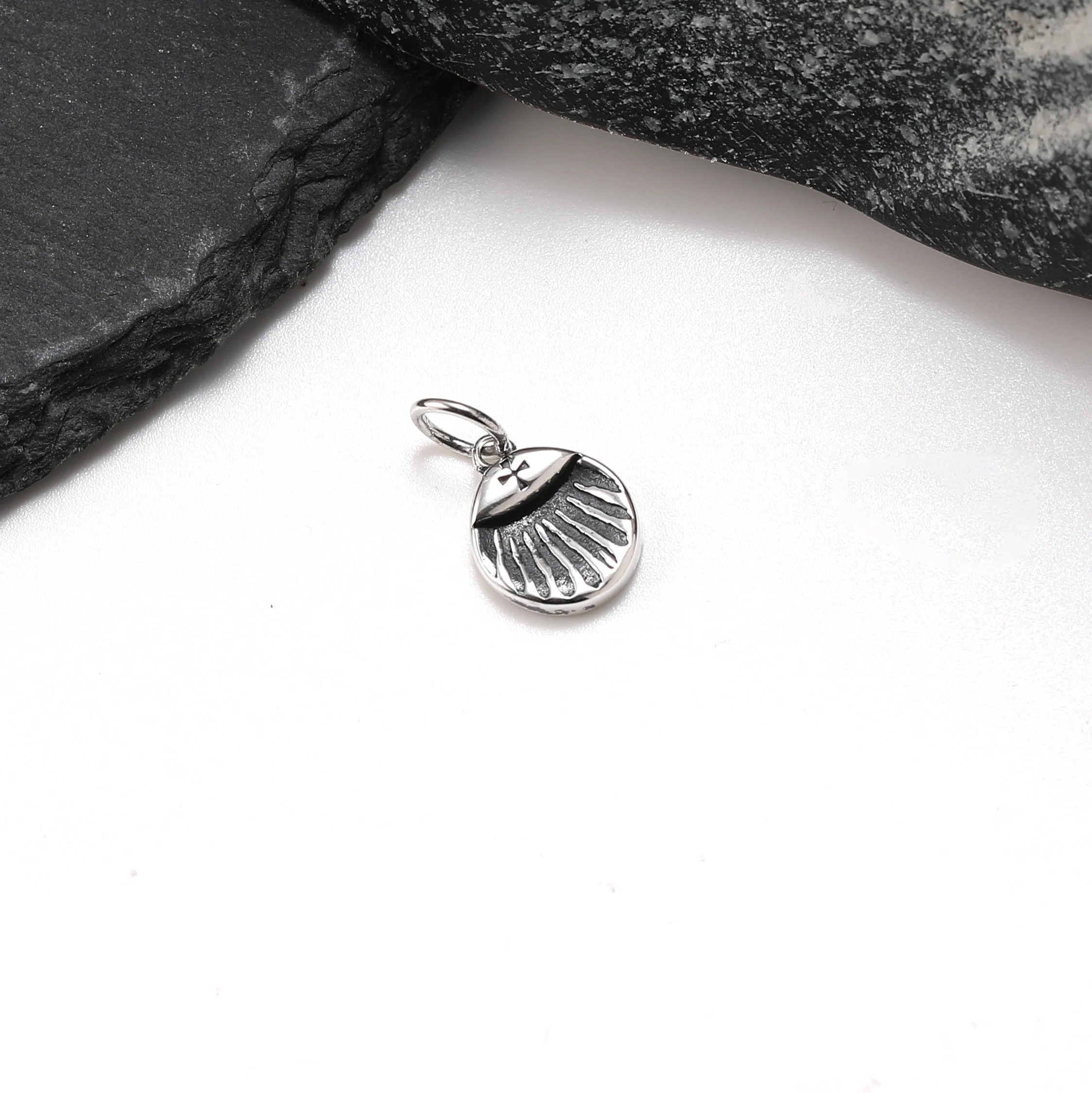 DJ240 genuine 925 sterling silver exquisite fashion keychain DIY accessory vintage round stripes pendant
DJ240 genuine 925 sterling silver exquisite fashion keychain DIY accessory vintage round stripes pendant