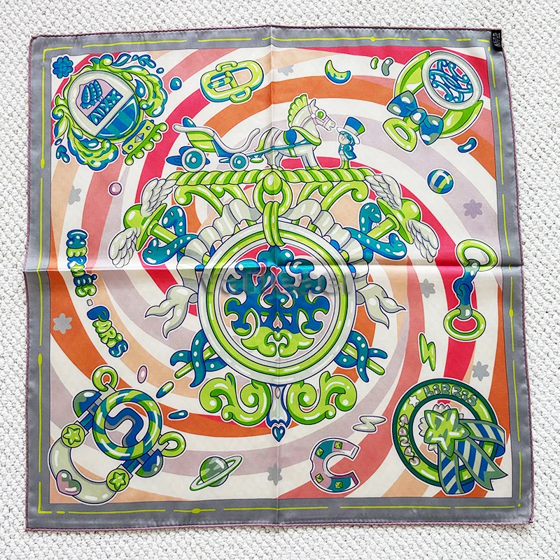 Luxury Designers Bandanas Shawls Double Sided Silk Scarf 70cm Neck Head Accessories Bag Hand Decoration
Luxury Designers Bandanas Shawls Double Sided Silk Scarf 70cm Neck Head Accessories Bag Hand Decoration