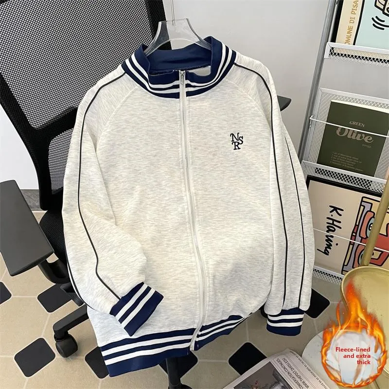 American Style Fleece Lined Hooded Cardigan Sweatshirt Unisex Color Block Stand Collar Baseball Jacket Warm Outerwear
American Style Fleece Lined Hooded Cardigan Sweatshirt Unisex Color Block Stand Collar Baseball Jacket Warm Outerwear