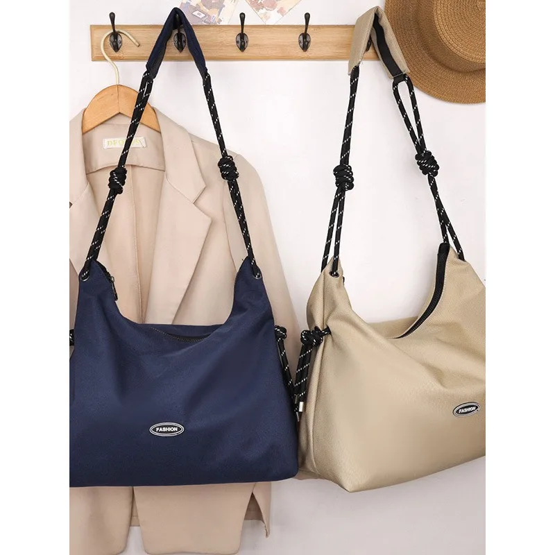 Tote bag 2024 new Korean version large capacity bag for women, fashionable and simple shoulder bag, commuting handbag for women
Tote bag 2024 new Korean version large capacity bag for women, fashionable and simple shoulder bag, commuting handbag for women
