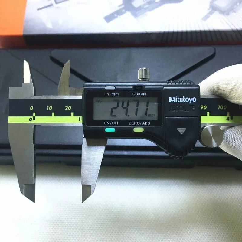 Mitutoyo 500-196-30 Digital Caliper LCD Vernier Calipers 6inch 150mm 200mm 300mm Caliper Measuring Tools Stainless Steel
Mitutoyo 500-196-30 Digital Caliper LCD Vernier Calipers 6inch 150mm 200mm 300mm Caliper Measuring Tools Stainless Steel