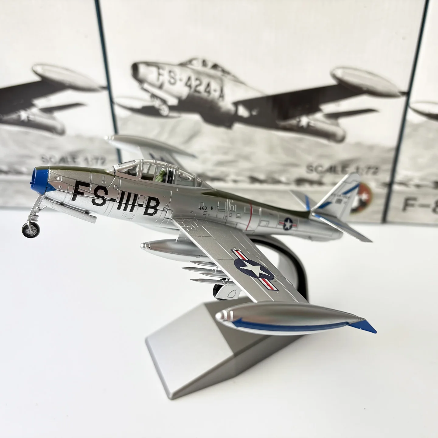 1/72 Scale U.S. F-84 Thunderjet Jet Fighter Bomber F84 Diecast Finished Military Plane Model Collection Ornament Gift
1/72 Scale U.S. F-84 Thunderjet Jet Fighter Bomber F84 Diecast Finished Military Plane Model Collection Ornament Gift