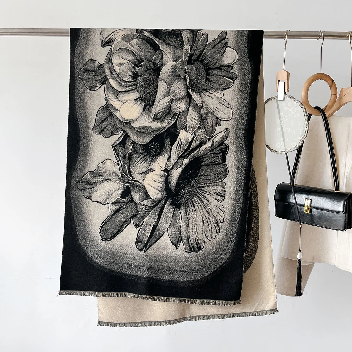 Классический шарф из искусственного кашемира, женский новый осенне-зимний толстый теплый большой шаль, женские двусторонние шарфы-платки, пончо с запахом
Классический шарф из искусственного кашемира, женский новый осенне-зимний толстый теплый большой шаль, женские двусторонние шарфы-платки, пончо с запахом