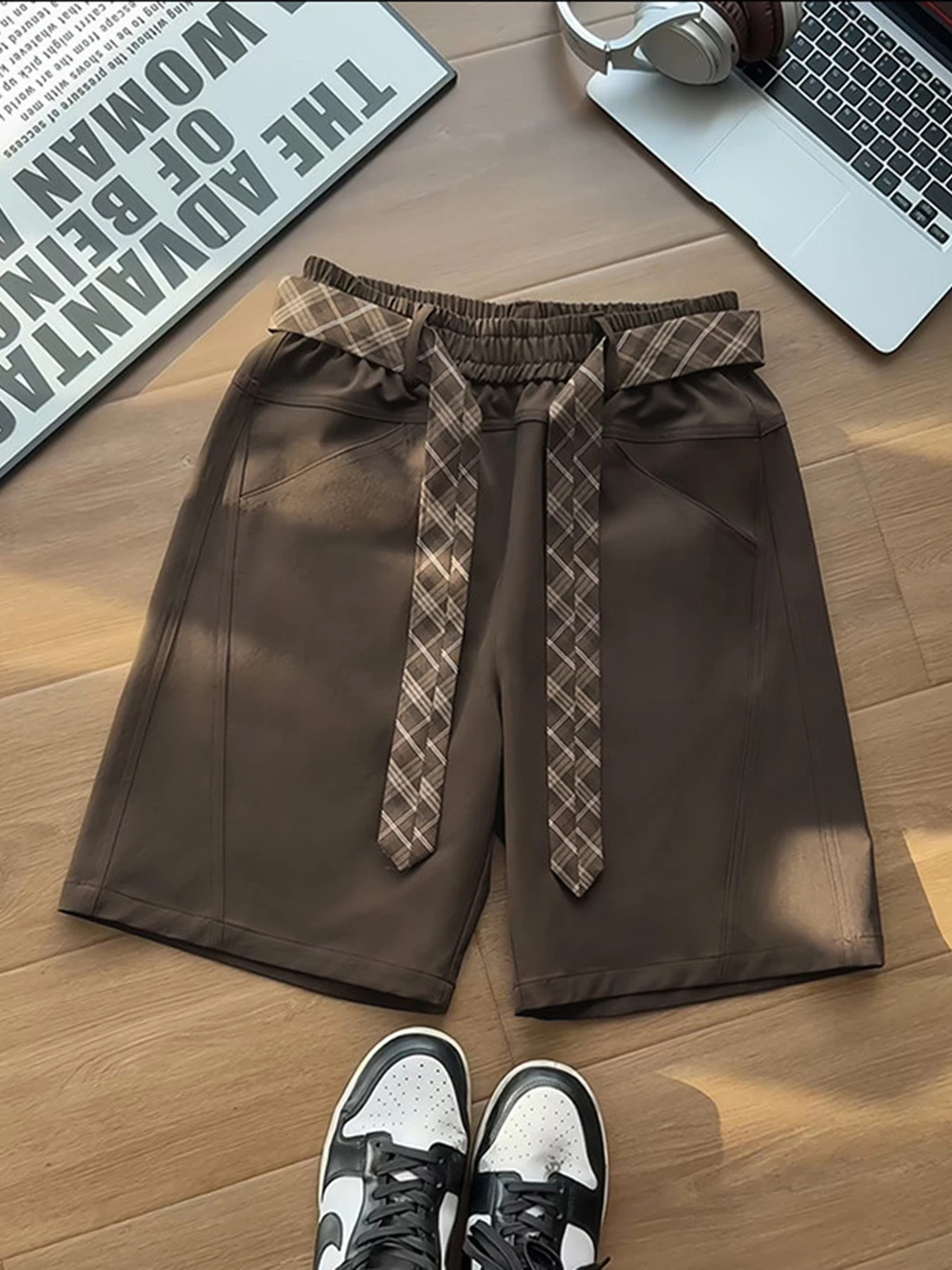 Deep Brown Plaid Belted Workwear Short Pants Men Women Summer Cleanfit Structure Five-Quarter Length Casual Polyester Fiber
Deep Brown Plaid Belted Workwear Short Pants Men Women Summer Cleanfit Structure Five-Quarter Length Casual Polyester Fiber