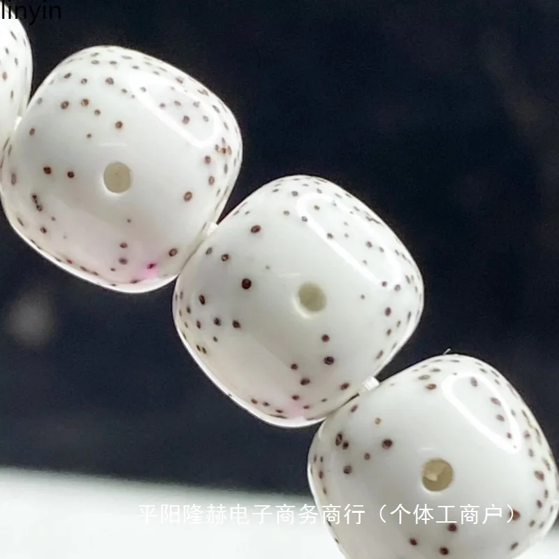 Natural Hainan Moon Bodhi Bracelet Direct Cut Old Stone Jade Material
Natural Hainan Moon Bodhi Bracelet Direct Cut Old Stone Jade Material