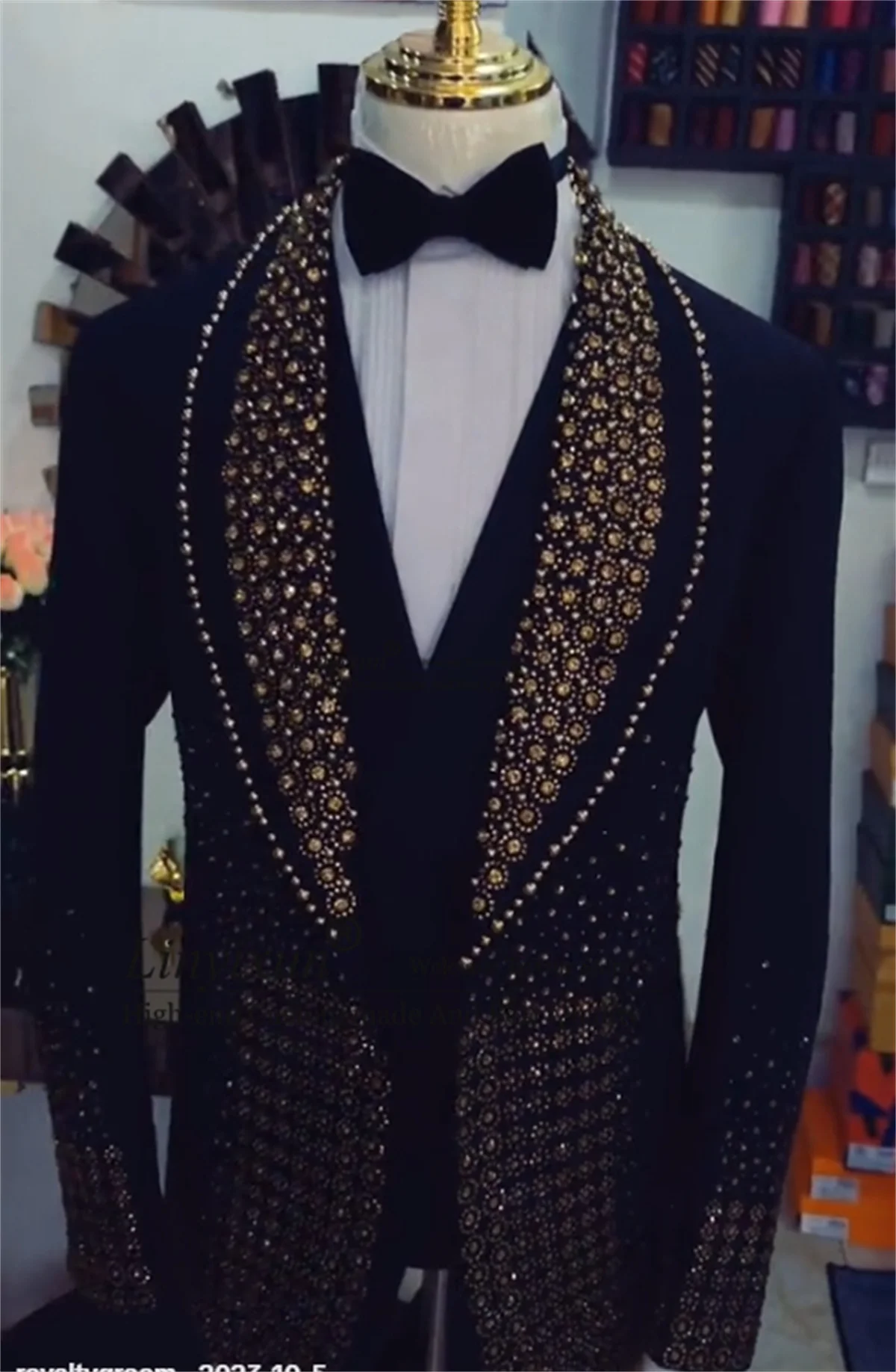 Stunning Ornament Crystal Men Suit 3 Piece Set Male Prom Blazers Customized Slim Wedding Groom Tuxedos Shawl Lapel Costume Homme
Stunning Ornament Crystal Men Suit 3 Piece Set Male Prom Blazers Customized Slim Wedding Groom Tuxedos Shawl Lapel Costume Homme