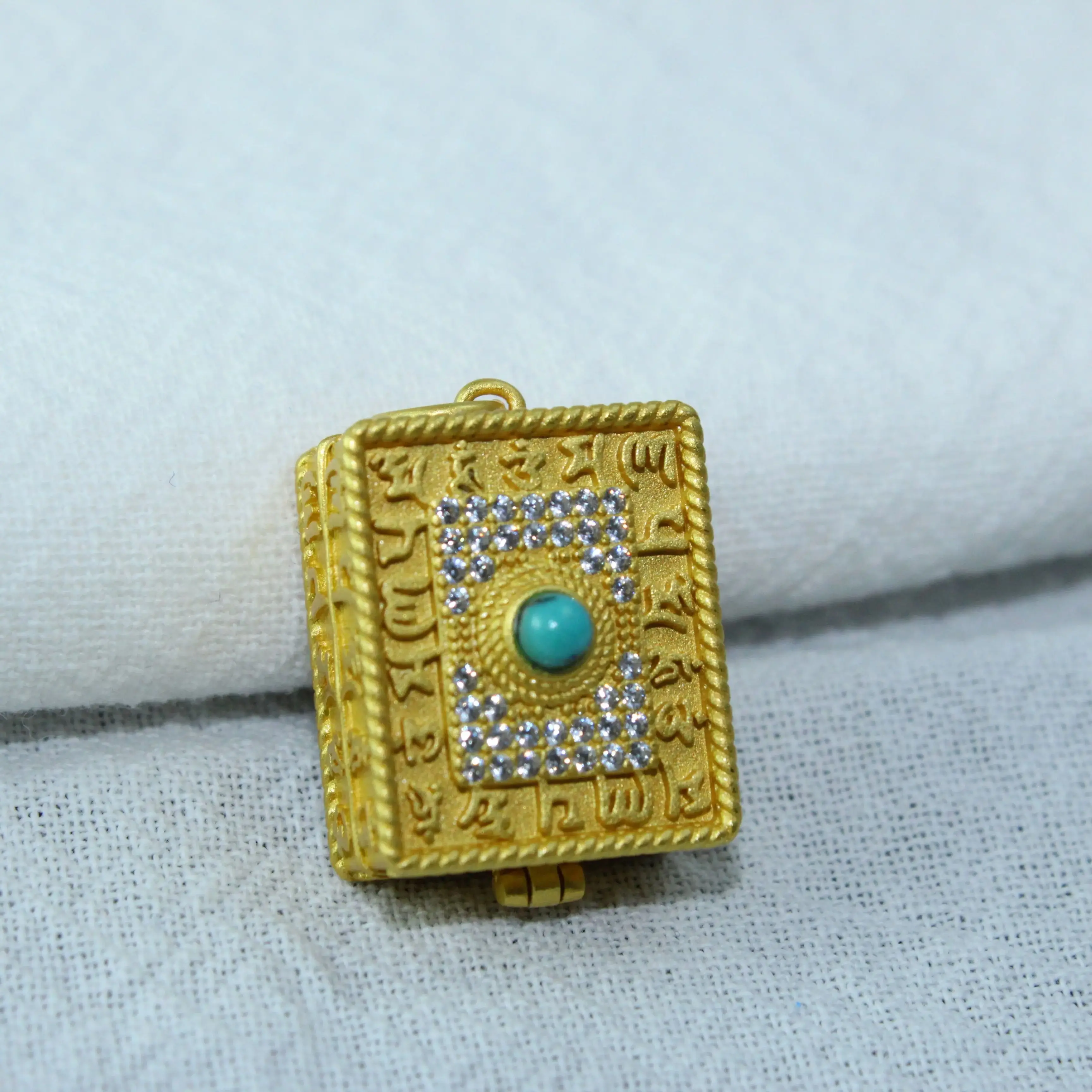 Stunning Turquoise Glass Inlaid Pendant women-Innovative Silver 925 Jewelry With Sparkling Elegance
Stunning Turquoise Glass Inlaid Pendant women-Innovative Silver 925 Jewelry With Sparkling Elegance