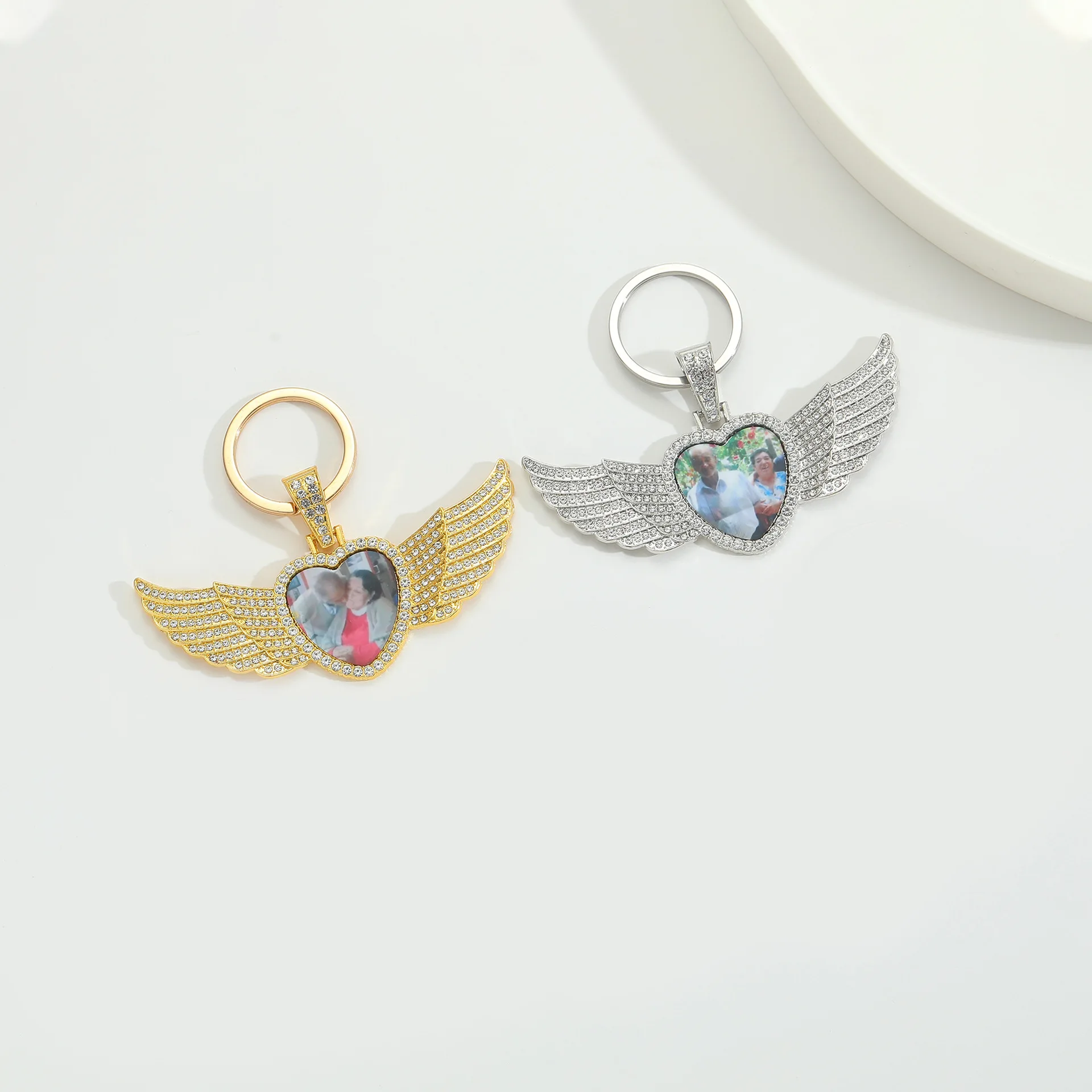 2pcs/ Bag Customized sublimation photo heart-shaped angel wing pendant hip-hop jewelry men's personalized wing keychain pendant
2pcs/ Bag Customized sublimation photo heart-shaped angel wing pendant hip-hop jewelry men's personalized wing keychain pendant