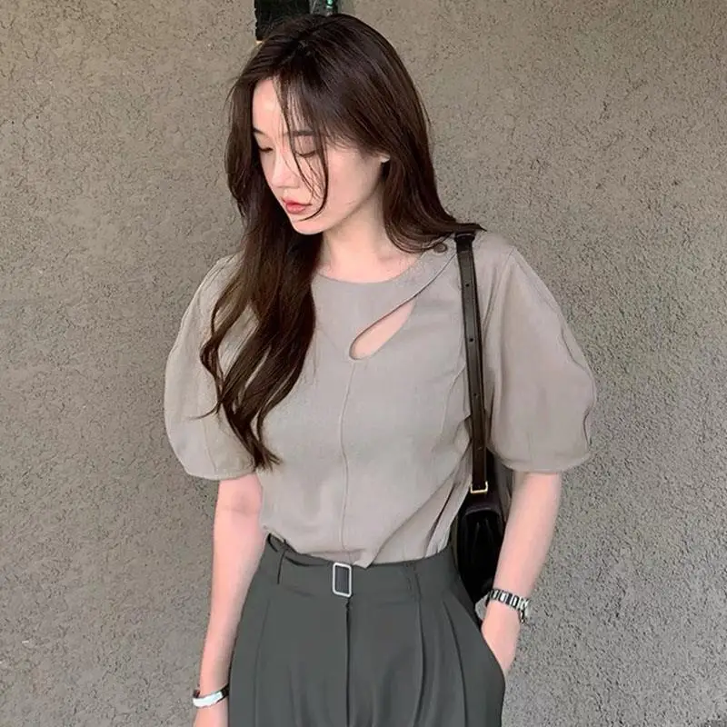 Korea Button Uo Shirt Women Korean Chic Summer Temperament Solid O Neck Hollow Design Loose Puff Sleeve Blouse Top Female
Korea Button Uo Shirt Women Korean Chic Summer Temperament Solid O Neck Hollow Design Loose Puff Sleeve Blouse Top Female