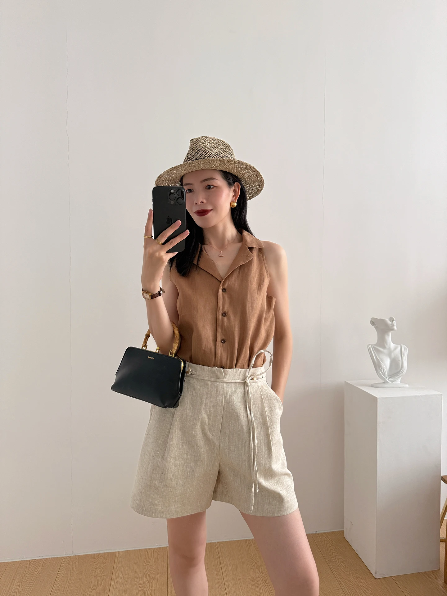 Women's Linen Brown Loose Svel Vest Summer Outerwear Faionable Small Tank Top Thin Material Single Button Design
Women's Linen Brown Loose Svel Vest Summer Outerwear Faionable Small Tank Top Thin Material Single Button Design