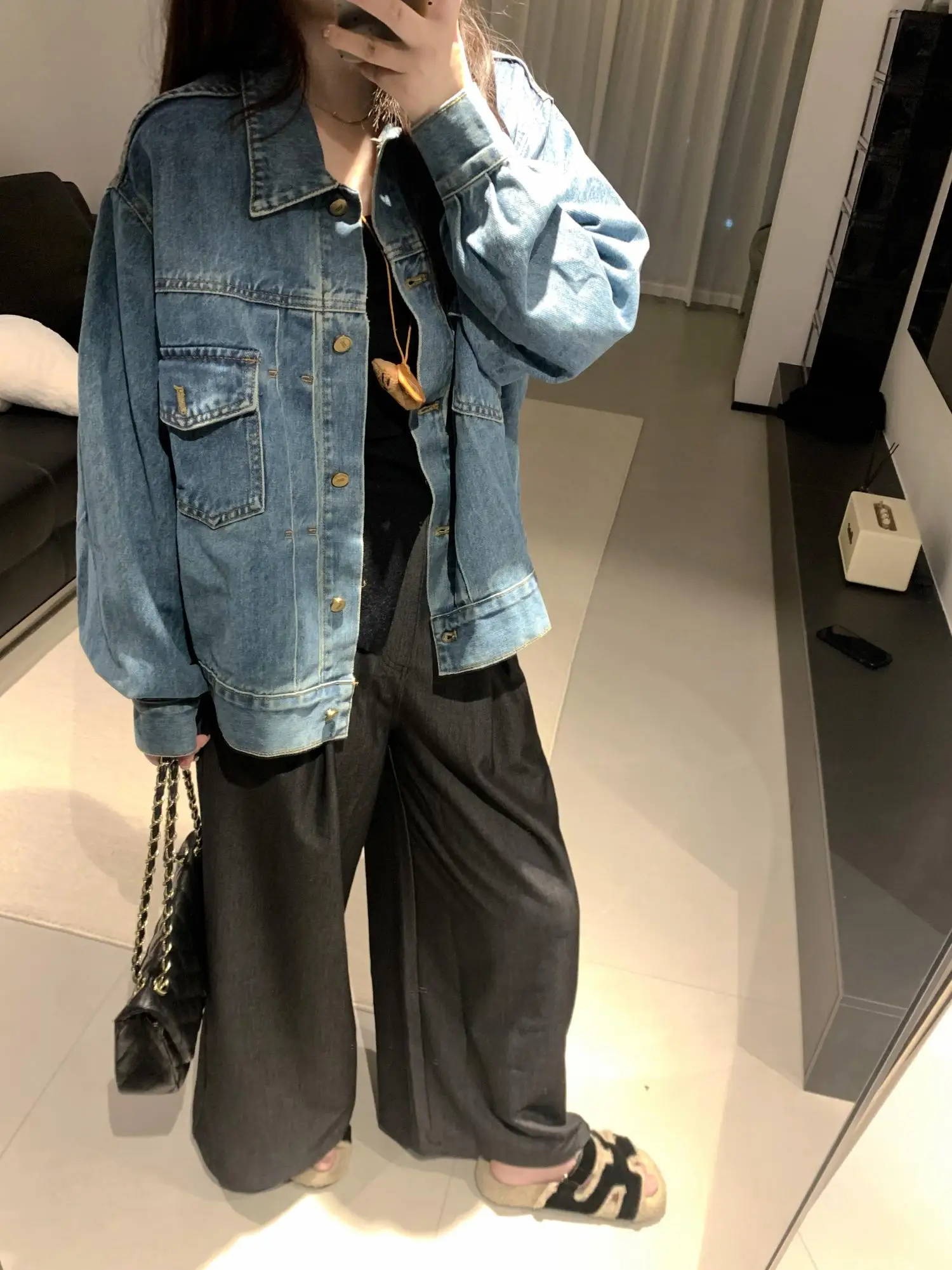 Женская джинсовая куртка Feng Sweet Waed синего цвета, повседневная свободная верхняя одежда для ранней осени, модная универсальная корейская короткая куртка
Женская джинсовая куртка Feng Sweet Waed синего цвета, повседневная свободная верхняя одежда для ранней осени, модная универсальная корейская короткая куртка