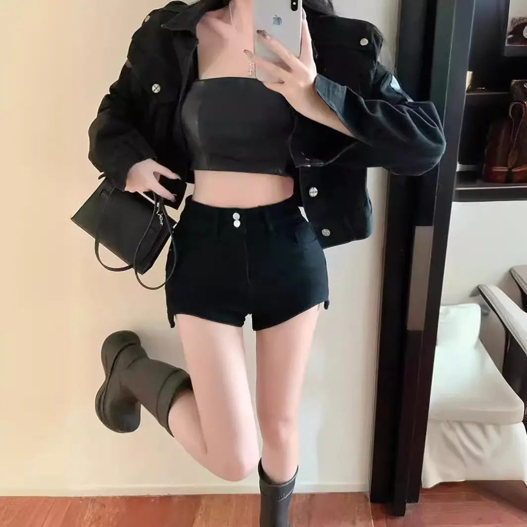 Black denim shorts for women in summer, small and spicy girl with high waist, slimming straight leg pants, tight elastic casual
Black denim shorts for women in summer, small and spicy girl with high waist, slimming straight leg pants, tight elastic casual