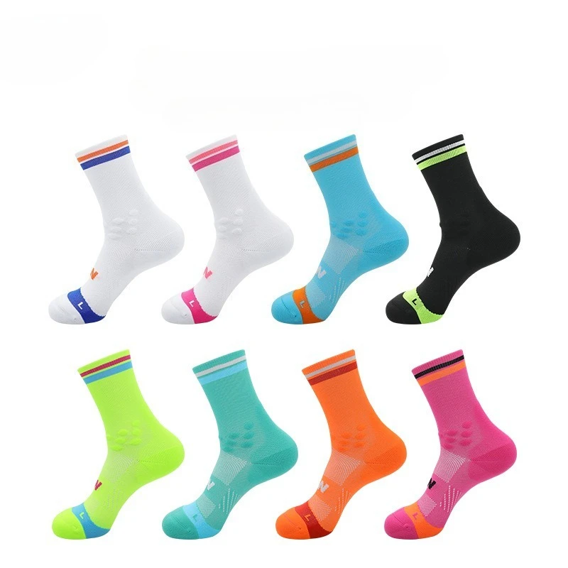 Summer cycling socks men's and women's professional marathon running socks short tube socks non-slip towel bottom sports socks
Summer cycling socks men's and women's professional marathon running socks short tube socks non-slip towel bottom sports socks