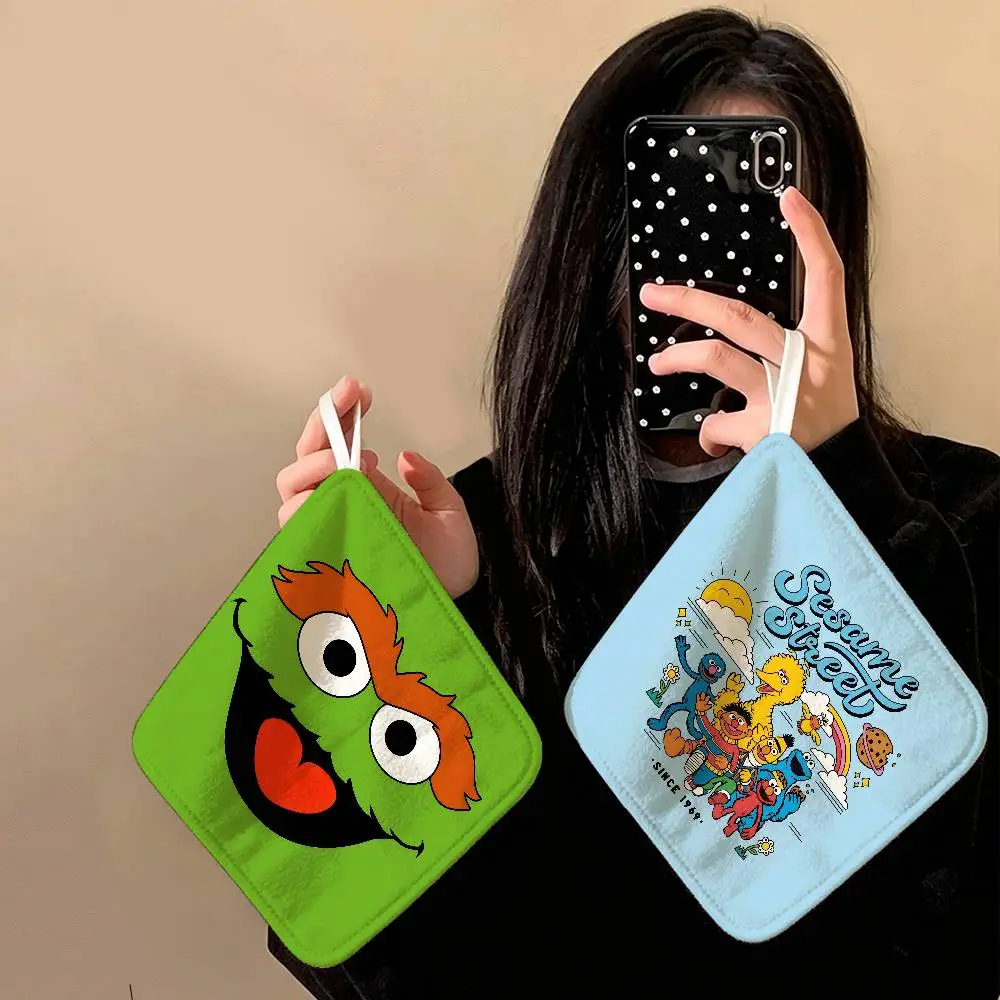 Cute cartoon S-Sesame Street Reusable Hanging Kitchen Towel, Polyester Cotton Soft Fabric for Office Home Daily Life
Cute cartoon S-Sesame Street Reusable Hanging Kitchen Towel, Polyester Cotton Soft Fabric for Office Home Daily Life
