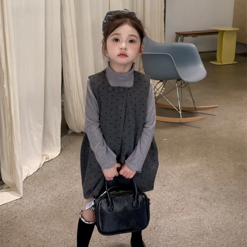 Новинка осени 202, корейское платье без рукавов в горошек для девочек, детское тонкое вязаное платье в горошек, рубашка с рюшами по краям, комплект из двух предметов
Новинка осени 202, корейское платье без рукавов в горошек для девочек, детское тонкое вязаное платье в горошек, рубашка с рюшами по краям, комплект из двух предметов