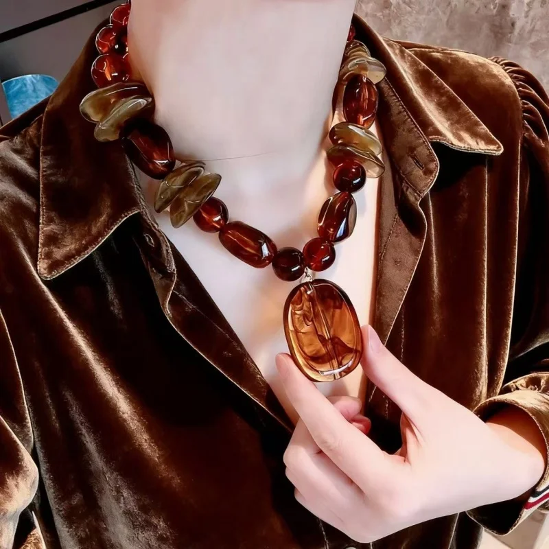 Vintage Brown Amber Chunky Choker Necklace Irregular Beaded Statement Necklace for Women Fall Jewelry
Vintage Brown Amber Chunky Choker Necklace Irregular Beaded Statement Necklace for Women Fall Jewelry