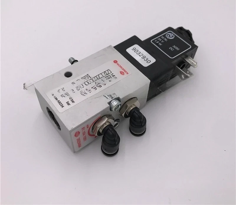 98 184 1051 61 184.1051 Printing machine imported solenoid valve
98 184 1051 61 184.1051 Printing machine imported solenoid valve