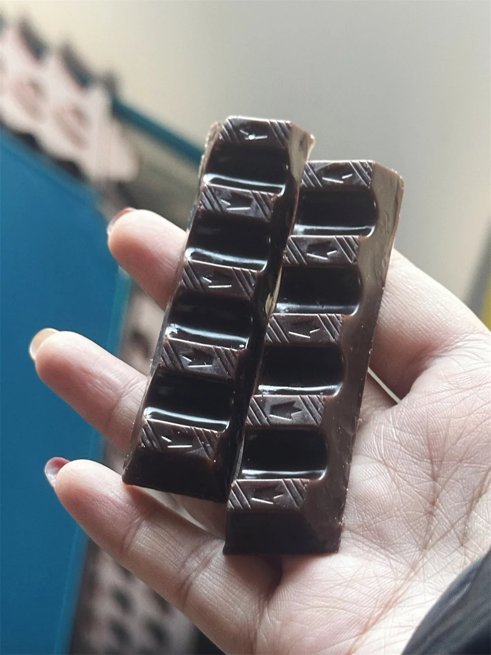 Kinder Chocolate Vanilla Bean Square Chocolate Model Light Brown Rich PVC Decorative Prop Photography DIY Cakes Durable Asmr Toy
Kinder Chocolate Vanilla Bean Square Chocolate Model Light Brown Rich PVC Decorative Prop Photography DIY Cakes Durable Asmr Toy