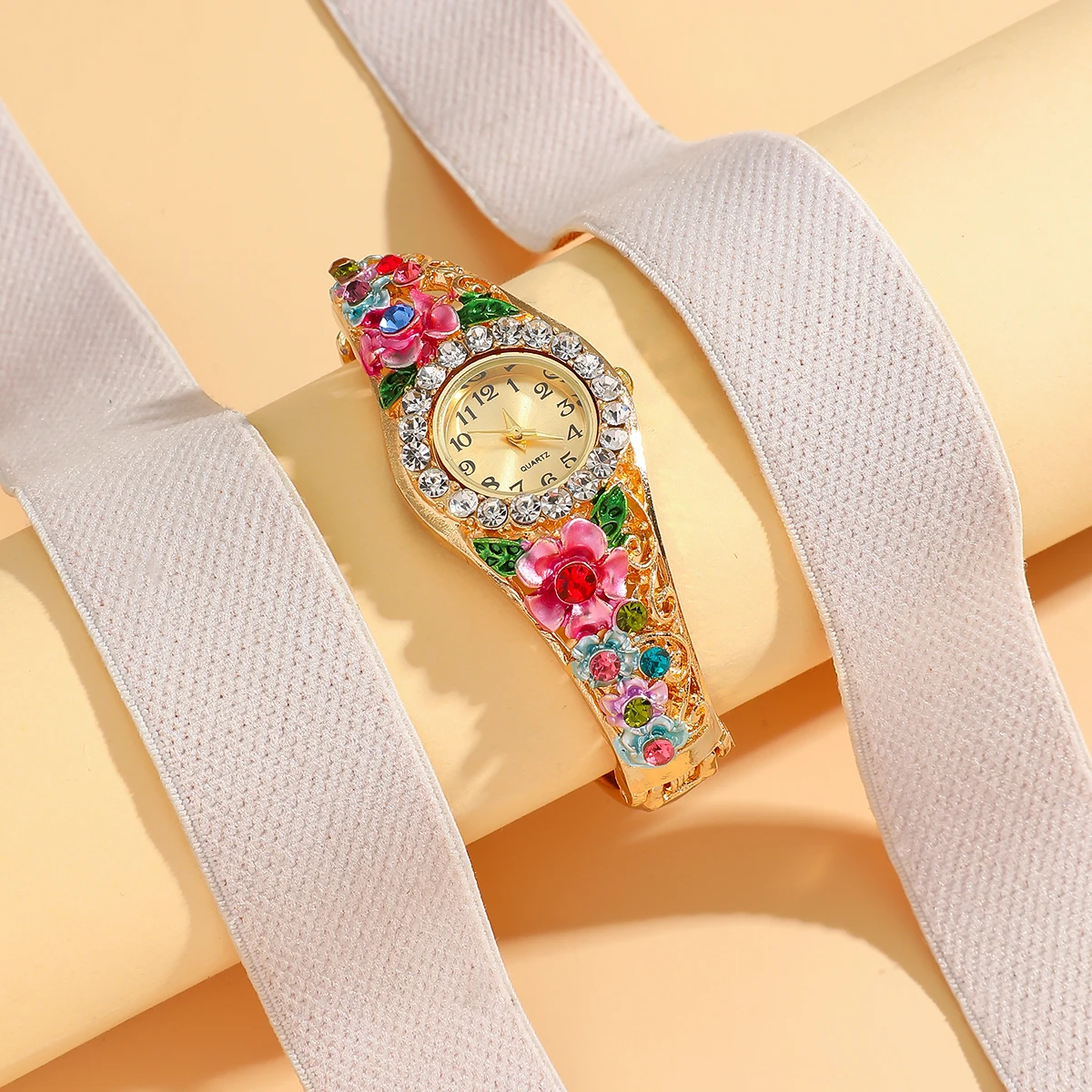 Винтажные золотые часы-браслет с цветочным узором для женщин - кварцевые наручные часы с эмалевым цветочным кристаллическим безелем и открытым корпусом
Винтажные золотые часы-браслет с цветочным узором для женщин - кварцевые наручные часы с эмалевым цветочным кристаллическим безелем и открытым корпусом