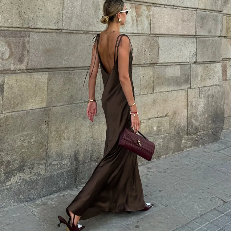 Fashion Loose Brown Satin Womens Dresses 2025 Summer Strap Sleeveless Floor Length Dress Sexy Backless Female Dress
Fashion Loose Brown Satin Womens Dresses 2025 Summer Strap Sleeveless Floor Length Dress Sexy Backless Female Dress