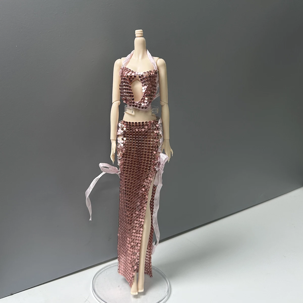 Elegant Rose Gold Metal Sequin Vest+Silk Tie-waist Half Skirt Set For 1/6 Babi Xianxian Supermodel Doll Dress Up Clothing Parts
Elegant Rose Gold Metal Sequin Vest+Silk Tie-waist Half Skirt Set For 1/6 Babi Xianxian Supermodel Doll Dress Up Clothing Parts