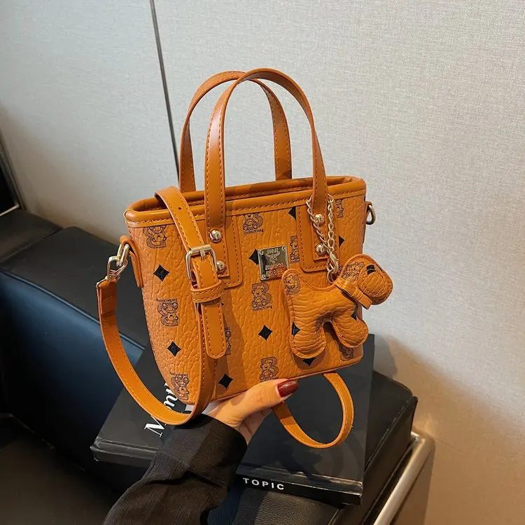 2025 Korean Floral Woven Tote Bucket Bag Women's Adjustable Crossbody Shoulder Bag for Beach Daily & Work Chic Design
2025 Korean Floral Woven Tote Bucket Bag Women's Adjustable Crossbody Shoulder Bag for Beach Daily & Work Chic Design
