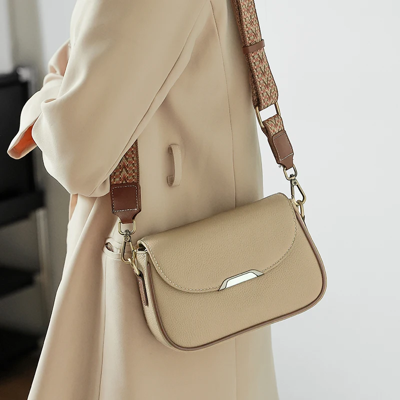 Natural Cowhide Leather Women's Shoulder Bag Soft Small Square Wide Strap Crossbody Bag Ladies Phone Bag Casual Commuter Purse
Natural Cowhide Leather Women's Shoulder Bag Soft Small Square Wide Strap Crossbody Bag Ladies Phone Bag Casual Commuter Purse