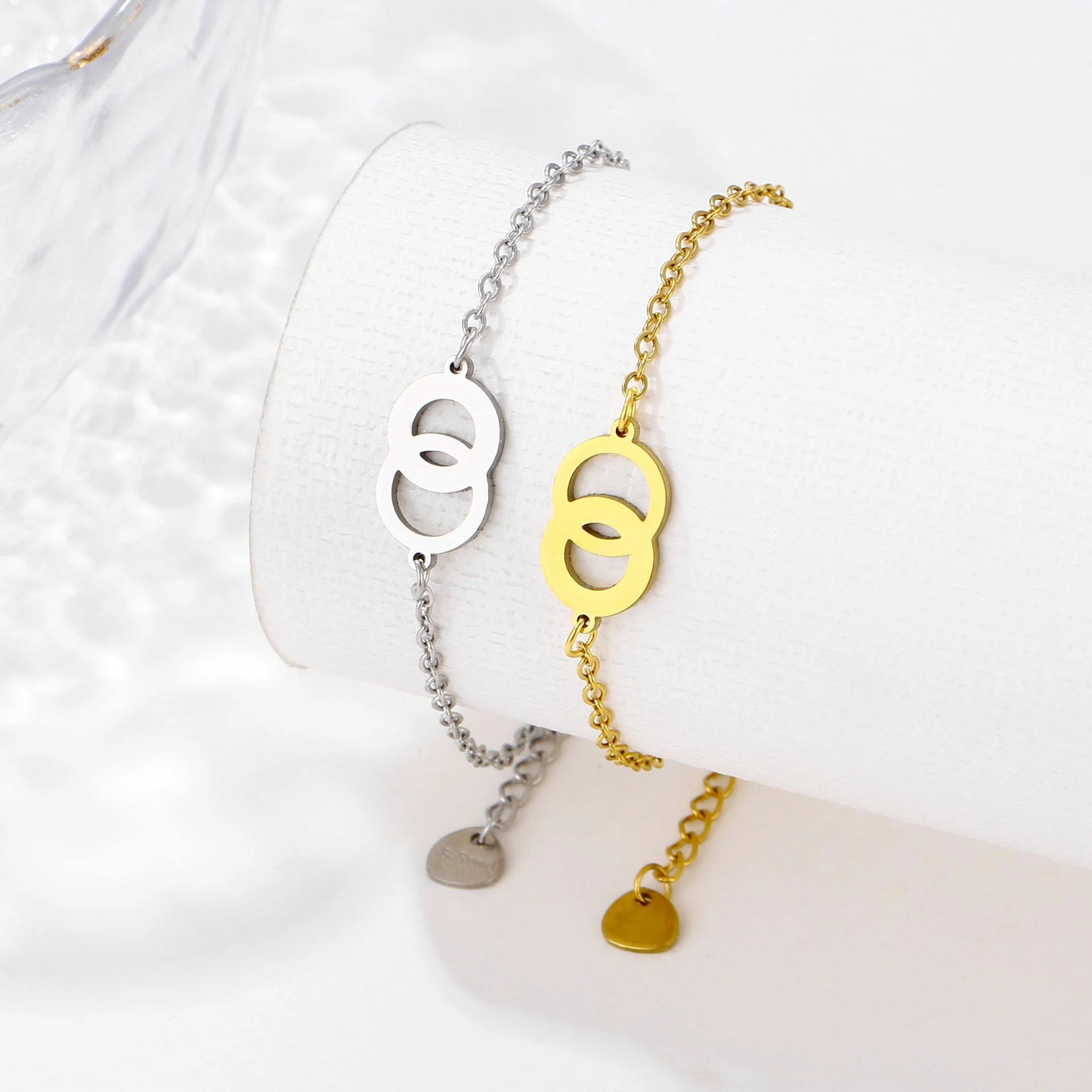 Stainless steel rings connected by a circular bracelet - versatile and luxurious jewelry gift for any occasion.
Stainless steel rings connected by a circular bracelet - versatile and luxurious jewelry gift for any occasion.