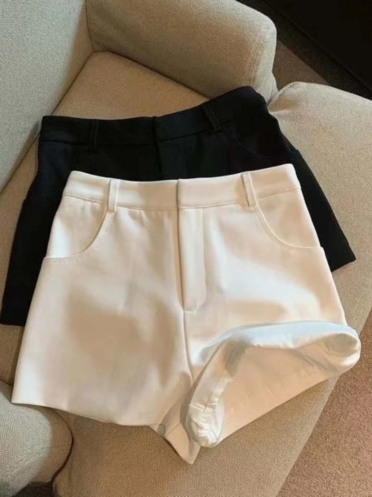 White High Waist A-Line Wide Leg Suit Shorts Women's Summer New Style Slimming Casual Outerwear Bottoming Hot Pants
White High Waist A-Line Wide Leg Suit Shorts Women's Summer New Style Slimming Casual Outerwear Bottoming Hot Pants