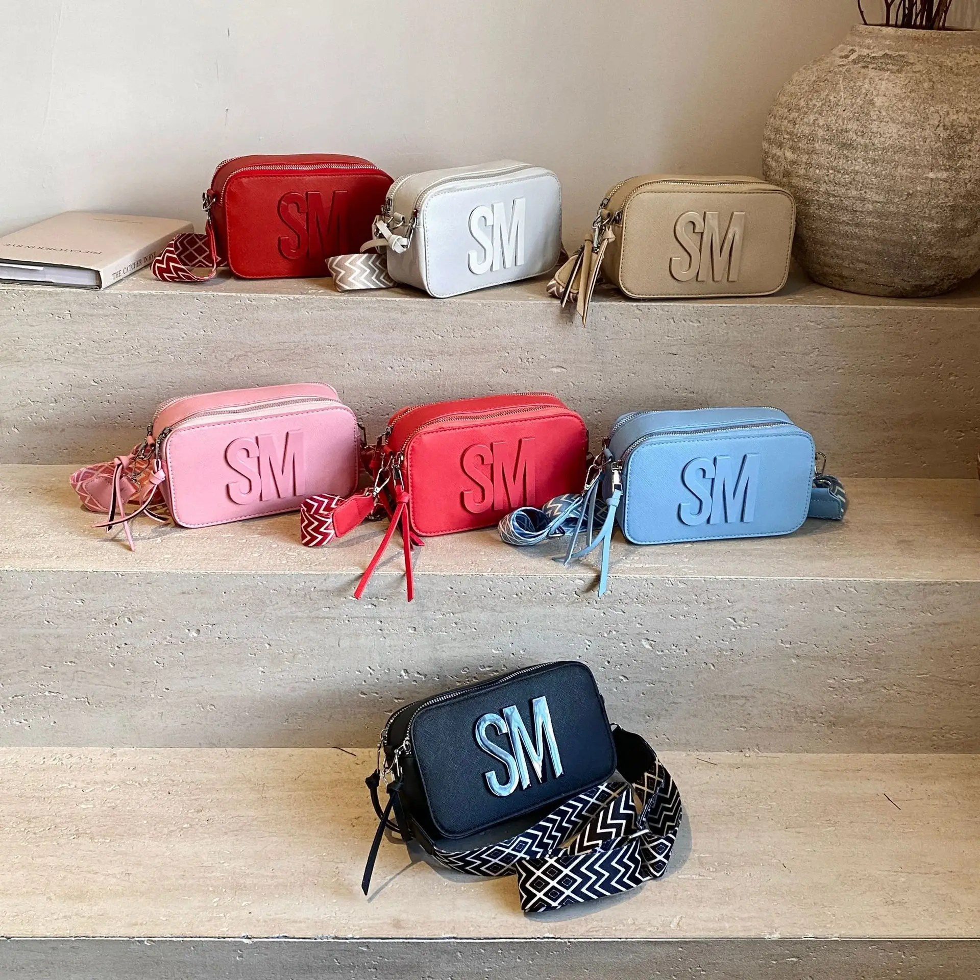 2025 Soft PU Luxury Small Square Bag for Women, Wide Strap Letter Crossbody Purse, Adjustable Versatile Minimalist Handbag
2025 Soft PU Luxury Small Square Bag for Women, Wide Strap Letter Crossbody Purse, Adjustable Versatile Minimalist Handbag