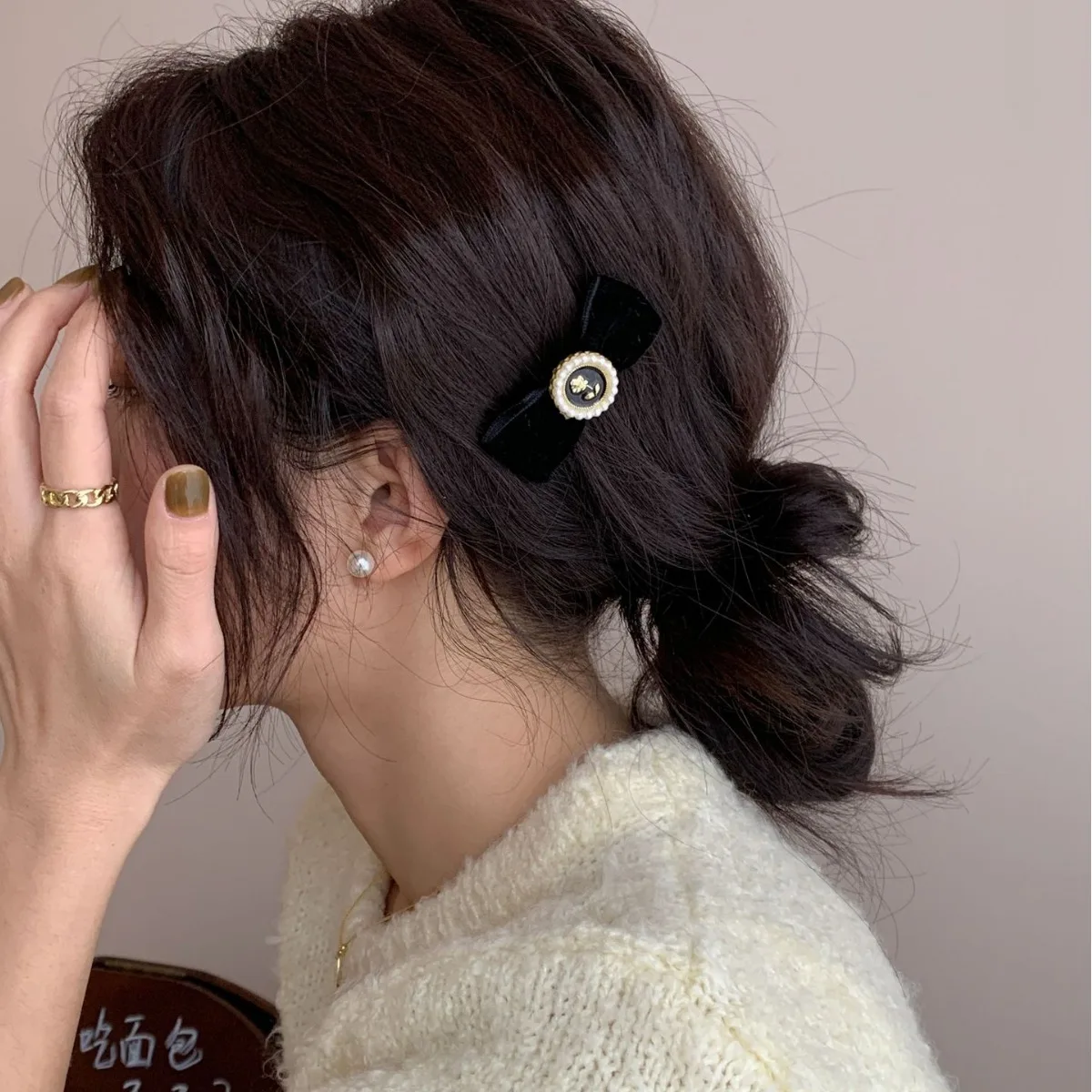 French Retro Velvet Hair Clip Black Bow Rose Design High Quality For Women Front Bangs Flyaway Daily Winter
French Retro Velvet Hair Clip Black Bow Rose Design High Quality For Women Front Bangs Flyaway Daily Winter