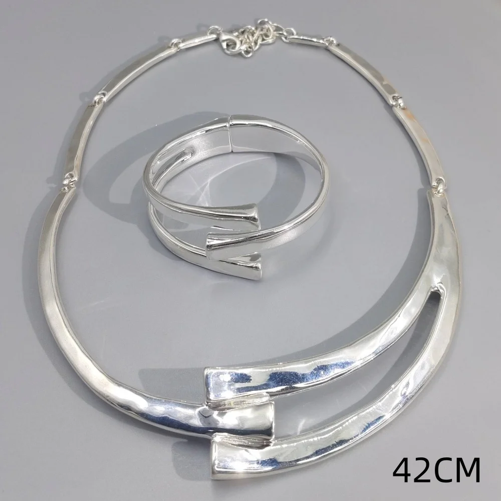 2026 Spain Personalized OL Style Gold Silver Geometric Bracelet Necklace Jewelry Two Piece Set Holiday Gift
2026 Spain Personalized OL Style Gold Silver Geometric Bracelet Necklace Jewelry Two Piece Set Holiday Gift