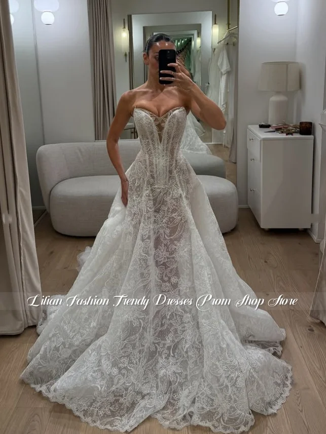White Strapless Lace Wedding Dress Sheer Corset with A-Line Skirt Customized Bridal Gown Wedding Party Dress Engagement Dress
White Strapless Lace Wedding Dress Sheer Corset with A-Line Skirt Customized Bridal Gown Wedding Party Dress Engagement Dress