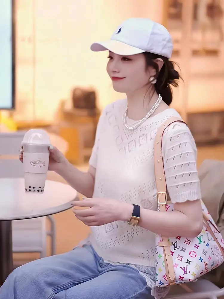 Женский трикотажный топ с круглым вырезом и вырезами, удобный, повседневный, в корейском стиле, для работы и отдыха
Женский трикотажный топ с круглым вырезом и вырезами, удобный, повседневный, в корейском стиле, для работы и отдыха