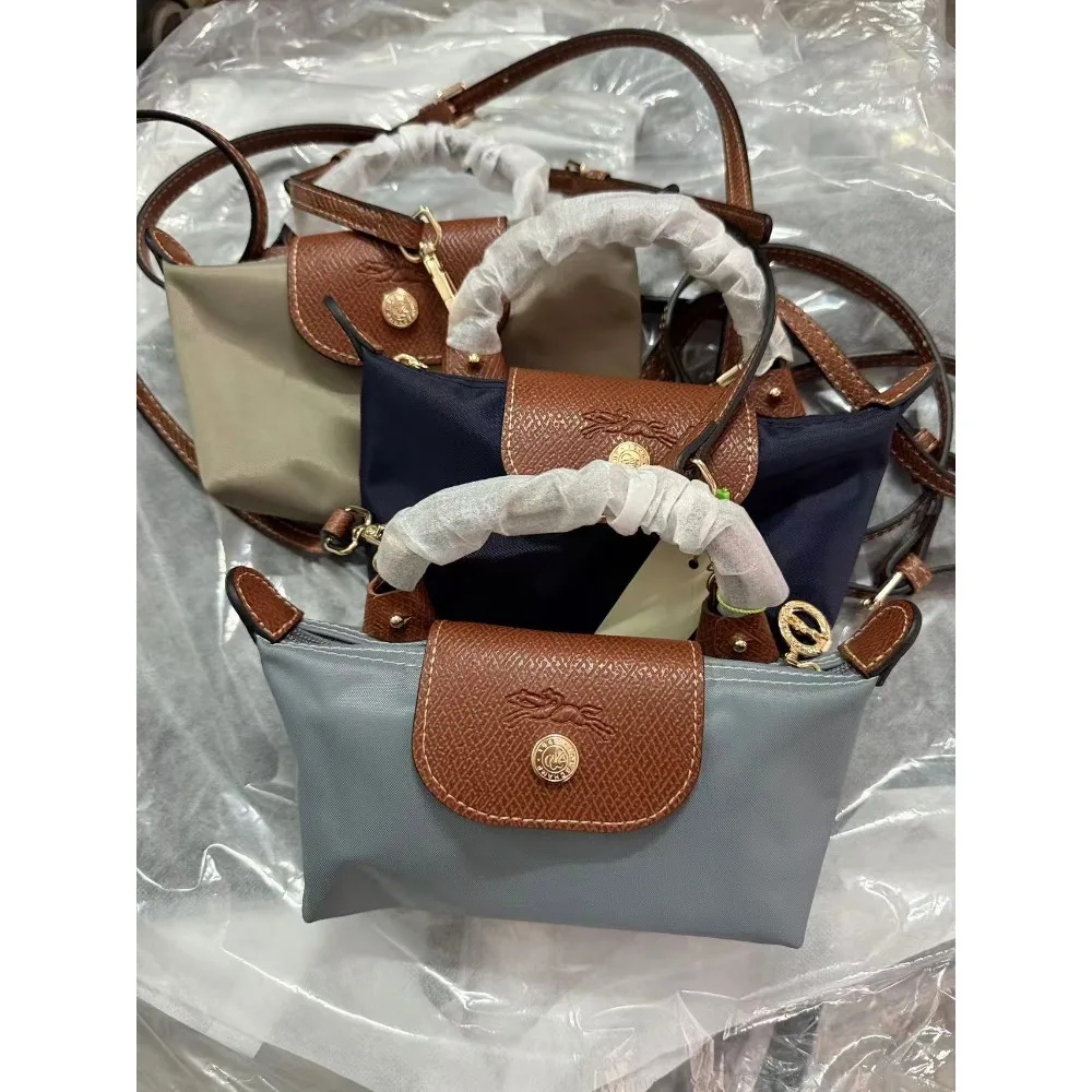 France sac à bandoulière unique perforé multifonctionnel grande capacité nouveau Mini sac à bandoulière en nylon hot
France sac à bandoulière unique perforé multifonctionnel grande capacité nouveau Mini sac à bandoulière en nylon hot