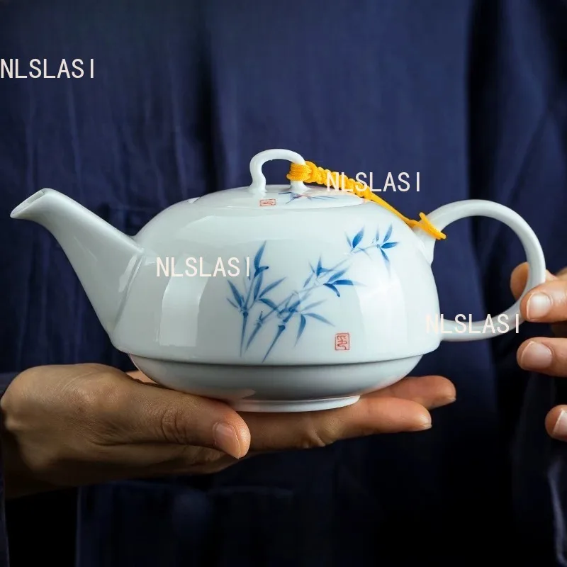 White Porcelain Teapot Household Underglaze Color Large Capacity Chinese Style Blue and White Teapot Kungfu Tea Set Tea Infuser
White Porcelain Teapot Household Underglaze Color Large Capacity Chinese Style Blue and White Teapot Kungfu Tea Set Tea Infuser