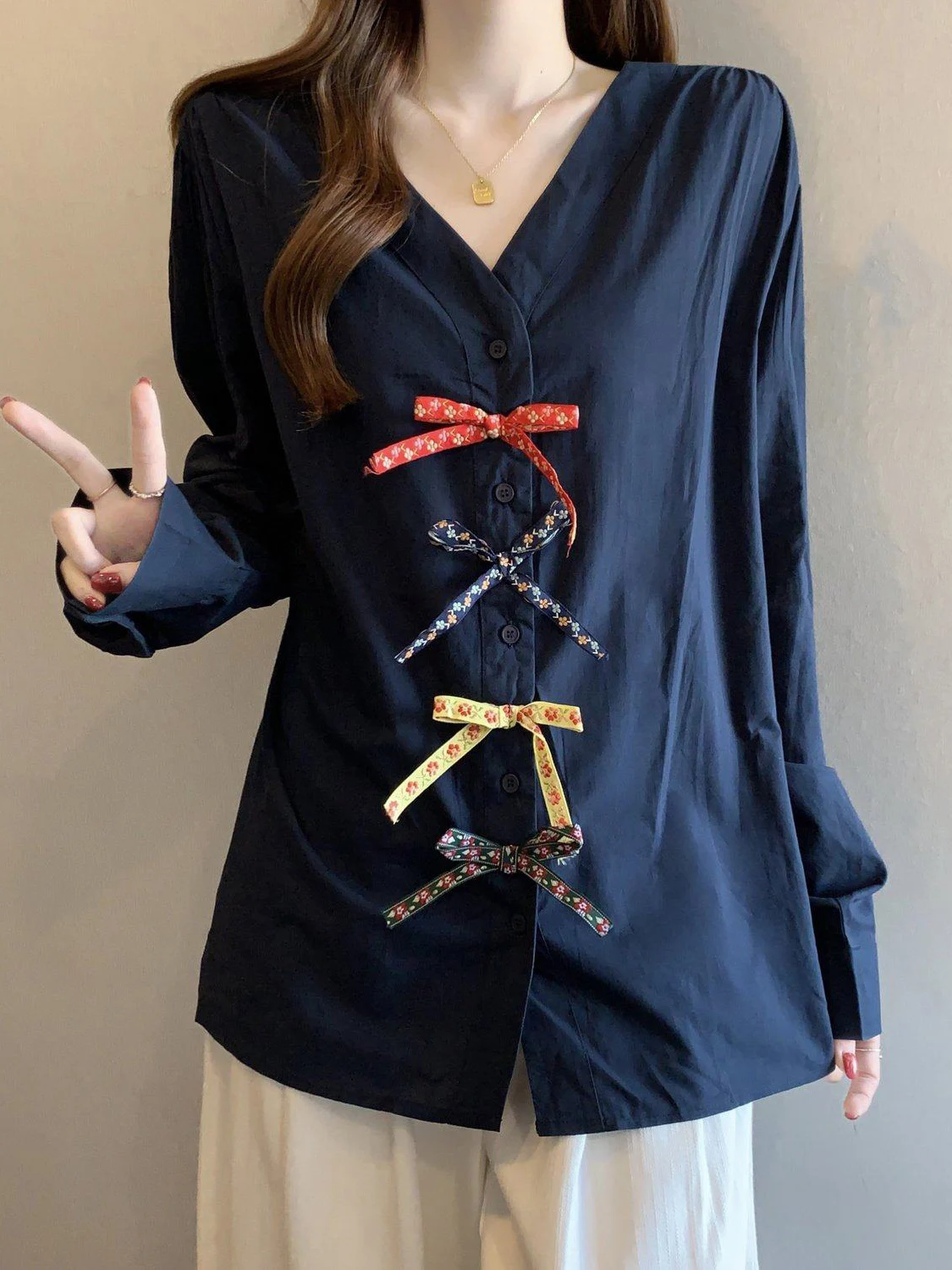 Spring New plus Size Women's Shirt Korean Style V-Neck Long Sleeve Knot Top Commute Fashion Loose Fit Regular Length
Spring New plus Size Women's Shirt Korean Style V-Neck Long Sleeve Knot Top Commute Fashion Loose Fit Regular Length