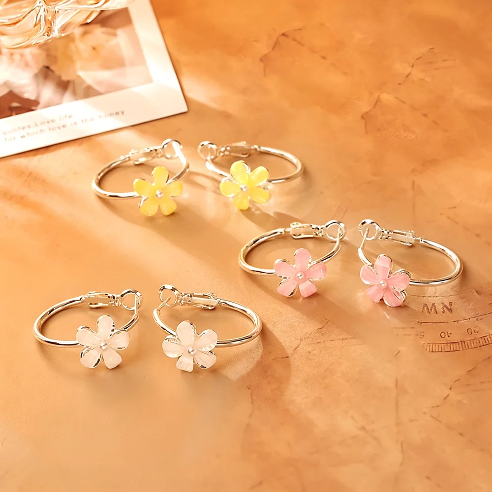 Sweet fairy wind colored flower earrings simple fashion small fresh temperament stud earrings high sense girl style earrings
Sweet fairy wind colored flower earrings simple fashion small fresh temperament stud earrings high sense girl style earrings