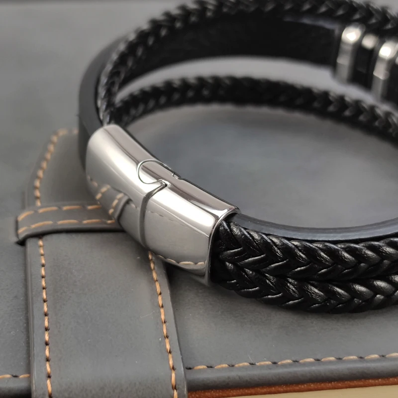 Charm Design Classic Men's Leather Bracelet 3 Colors Stainless Steel Magnet Bangle Fashion Men's Christmas New Year Gifts
Charm Design Classic Men's Leather Bracelet 3 Colors Stainless Steel Magnet Bangle Fashion Men's Christmas New Year Gifts