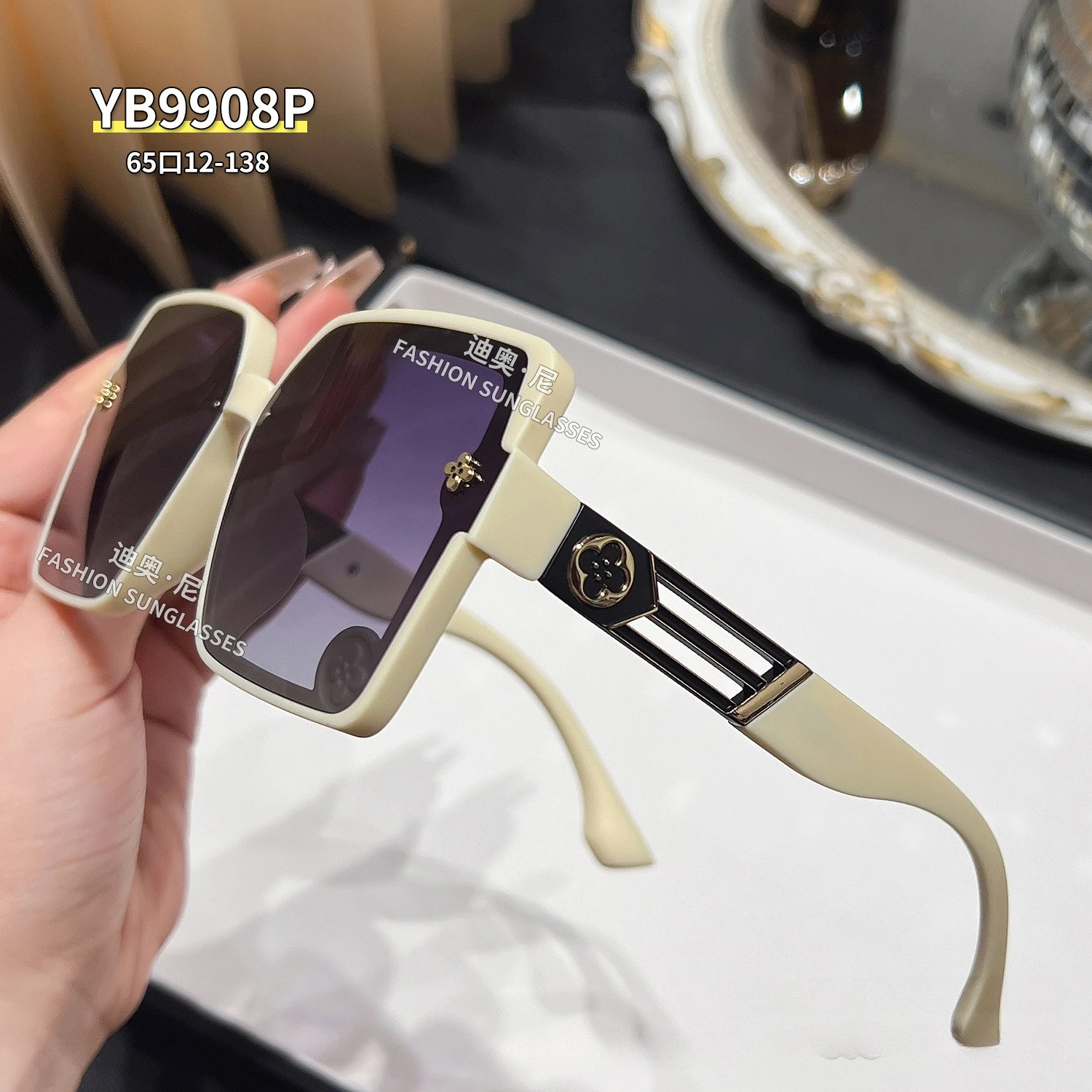 New Designer HD Polarized Sunglasses High End Feeling Sun Shading UV400 Protection Premium Quality Luxury Minimalist Chic
New Designer HD Polarized Sunglasses High End Feeling Sun Shading UV400 Protection Premium Quality Luxury Minimalist Chic