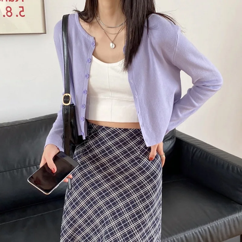 Sun Protection Light Weight Knitted Ice Silk Short Cardigan Women's Summer Outerwear V-Neck Long Sleeve Slim Fit Korean Style
Sun Protection Light Weight Knitted Ice Silk Short Cardigan Women's Summer Outerwear V-Neck Long Sleeve Slim Fit Korean Style