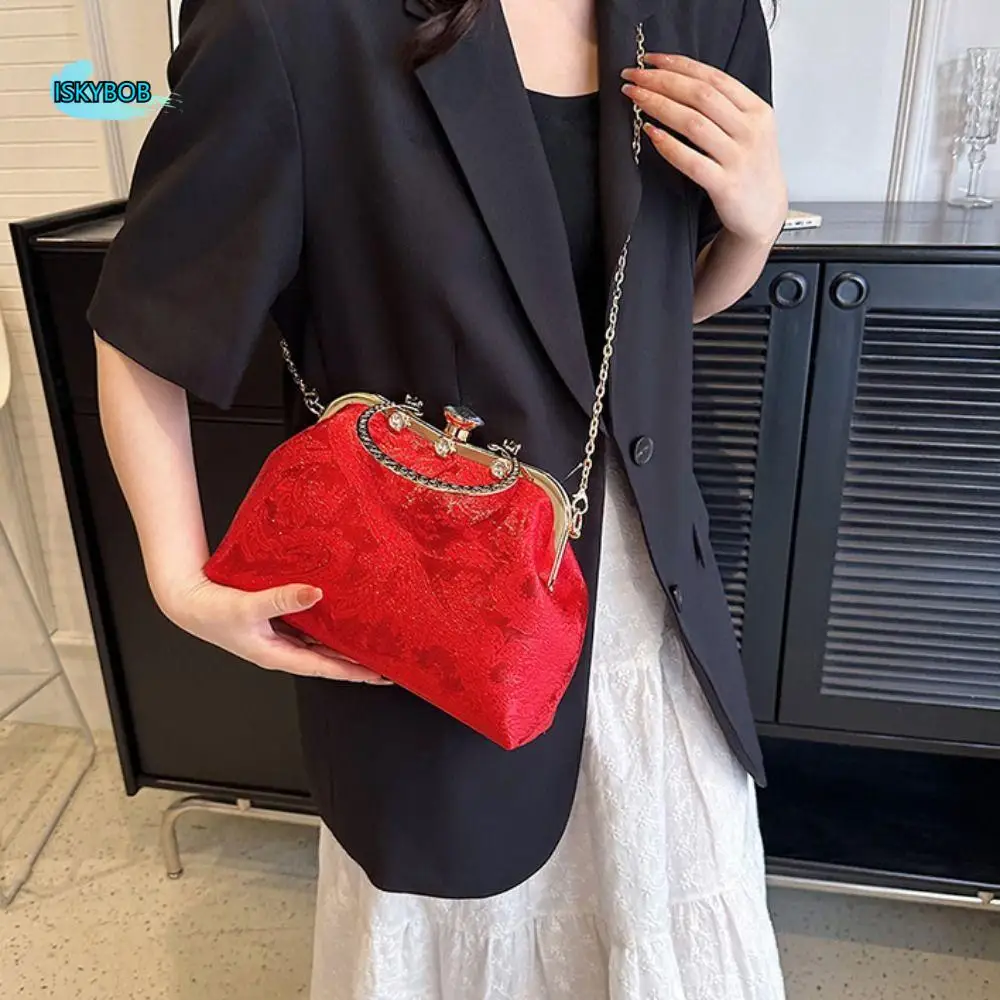 Casual Sweet Embroidery Chinese Style Handbag Chain Elegant Hanfu Shell Bag Cheongsam Accessories Shoulder Clutch Bag Banquet
Casual Sweet Embroidery Chinese Style Handbag Chain Elegant Hanfu Shell Bag Cheongsam Accessories Shoulder Clutch Bag Banquet