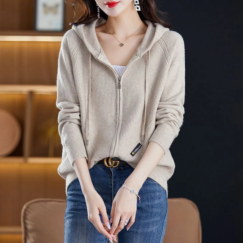 Новая женская вязаная кофта-кардиган 2026 года: однотонная, с капюшоном, на молнии, повседневный трикотажный жакет для женщин
Новая женская вязаная кофта-кардиган 2026 года: однотонная, с капюшоном, на молнии, повседневный трикотажный жакет для женщин