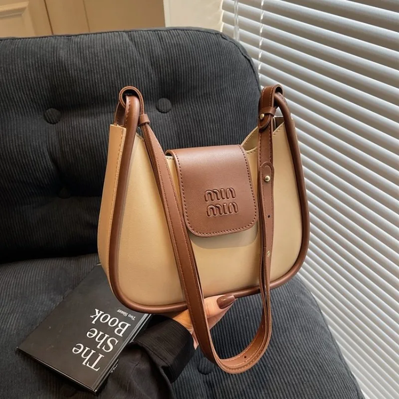 Women's Fashionable Crossbody Bag Chic Urban Design For City Exploration And Stylish Outings Perfect For Modern Ladies
Women's Fashionable Crossbody Bag Chic Urban Design For City Exploration And Stylish Outings Perfect For Modern Ladies