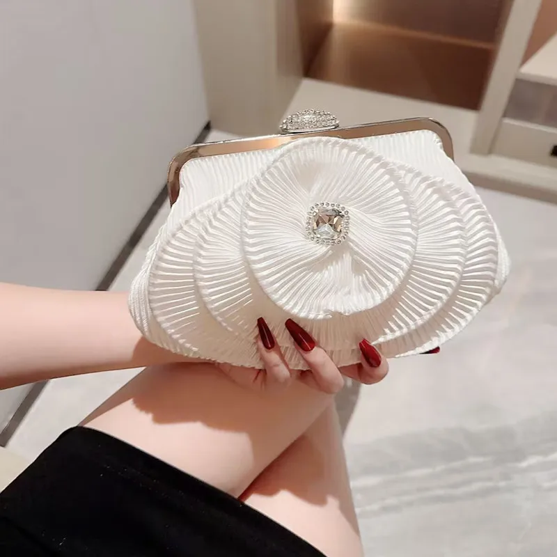 2025 Luxury Party Wedding Evening Bag New Design 3D Rose Flower Handbag Casual Fashion Bridal Clutch Purse
2025 Luxury Party Wedding Evening Bag New Design 3D Rose Flower Handbag Casual Fashion Bridal Clutch Purse
