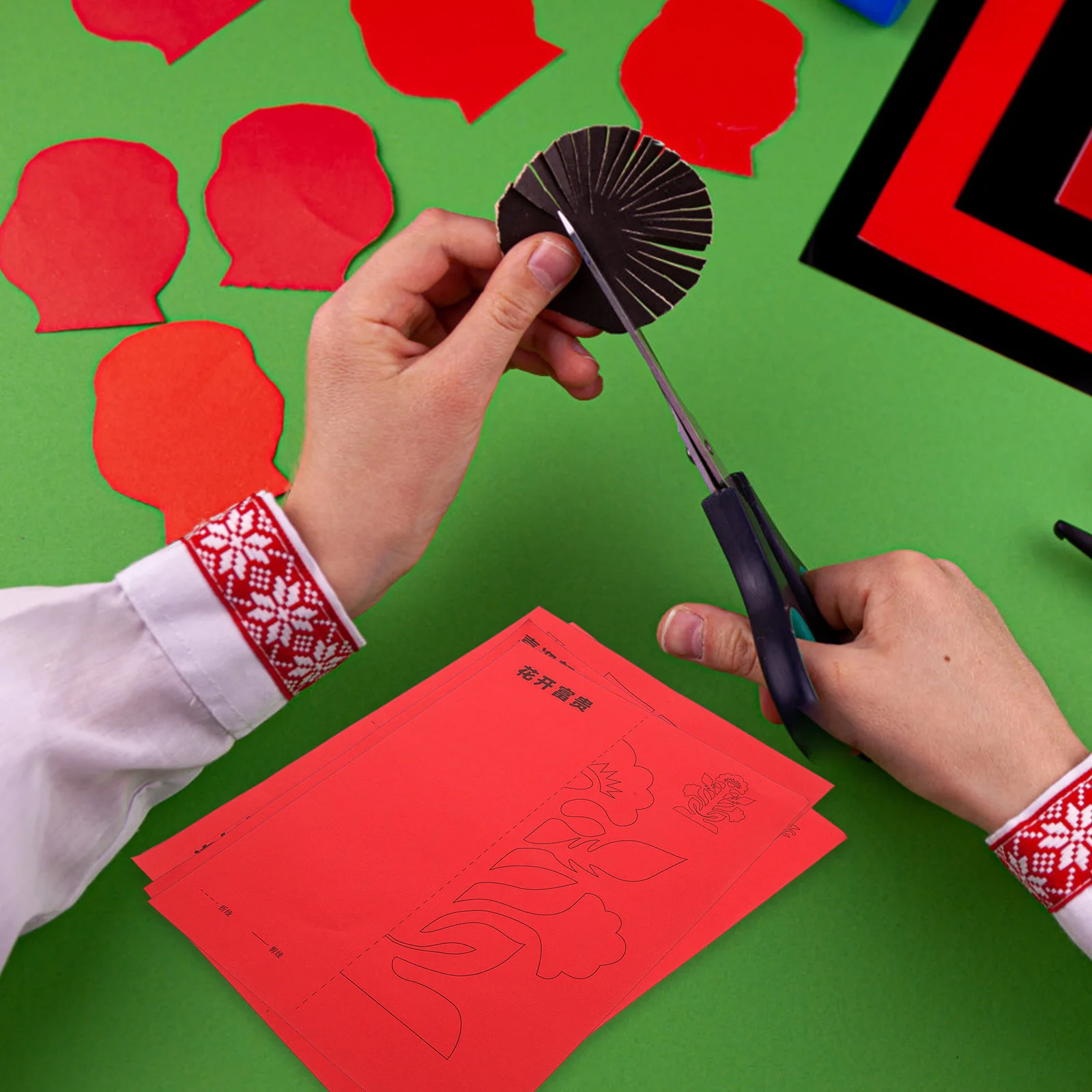 12 Sheets Kids Paper-Cuts Kit DIY Folding Paper Fun Creative Crafting for Children and Adults Stimulates Creativity Manipulative
12 Sheets Kids Paper-Cuts Kit DIY Folding Paper Fun Creative Crafting for Children and Adults Stimulates Creativity Manipulative