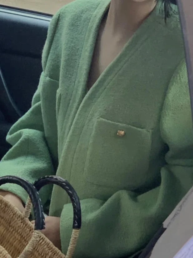 Cisroom Mint een V-Ne ort Верхняя одежда с шерстяной текстурой Корейское женское пальто на пуговицах Long Sve Pure Color
Cisroom Mint een V-Ne ort Верхняя одежда с шерстяной текстурой Корейское женское пальто на пуговицах Long Sve Pure Color