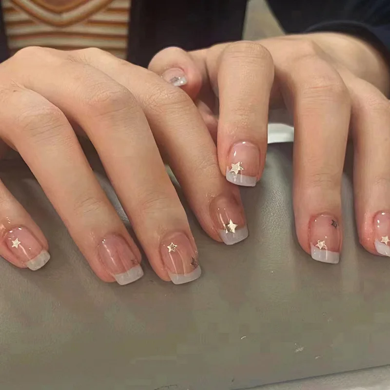 Short French retro leather powder manicure, simple and fashionable Aurora star manicure, wear manicure
Short French retro leather powder manicure, simple and fashionable Aurora star manicure, wear manicure